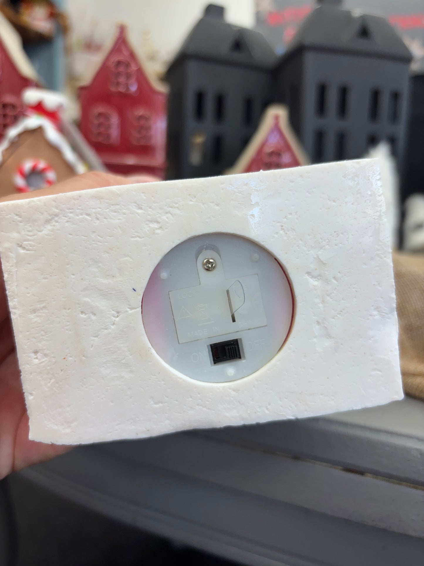 Xmas Cookie LED Gingerbread House Decoration – Medium Ceramic Christmas Ornament