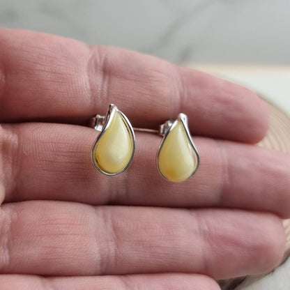 SilverAmber Jewellery - 925 Sterling Silver & Baltic Amber Modern Teardrop Studs Earrings - G029S
