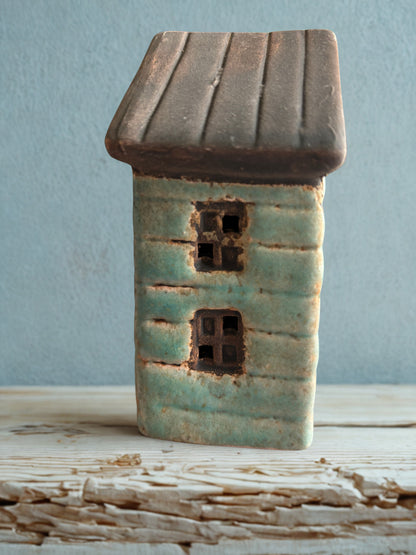 LED Ceramic Beach Hut Lighthouse Ornament – Coastal Home Decor with Light, 11.7 cm