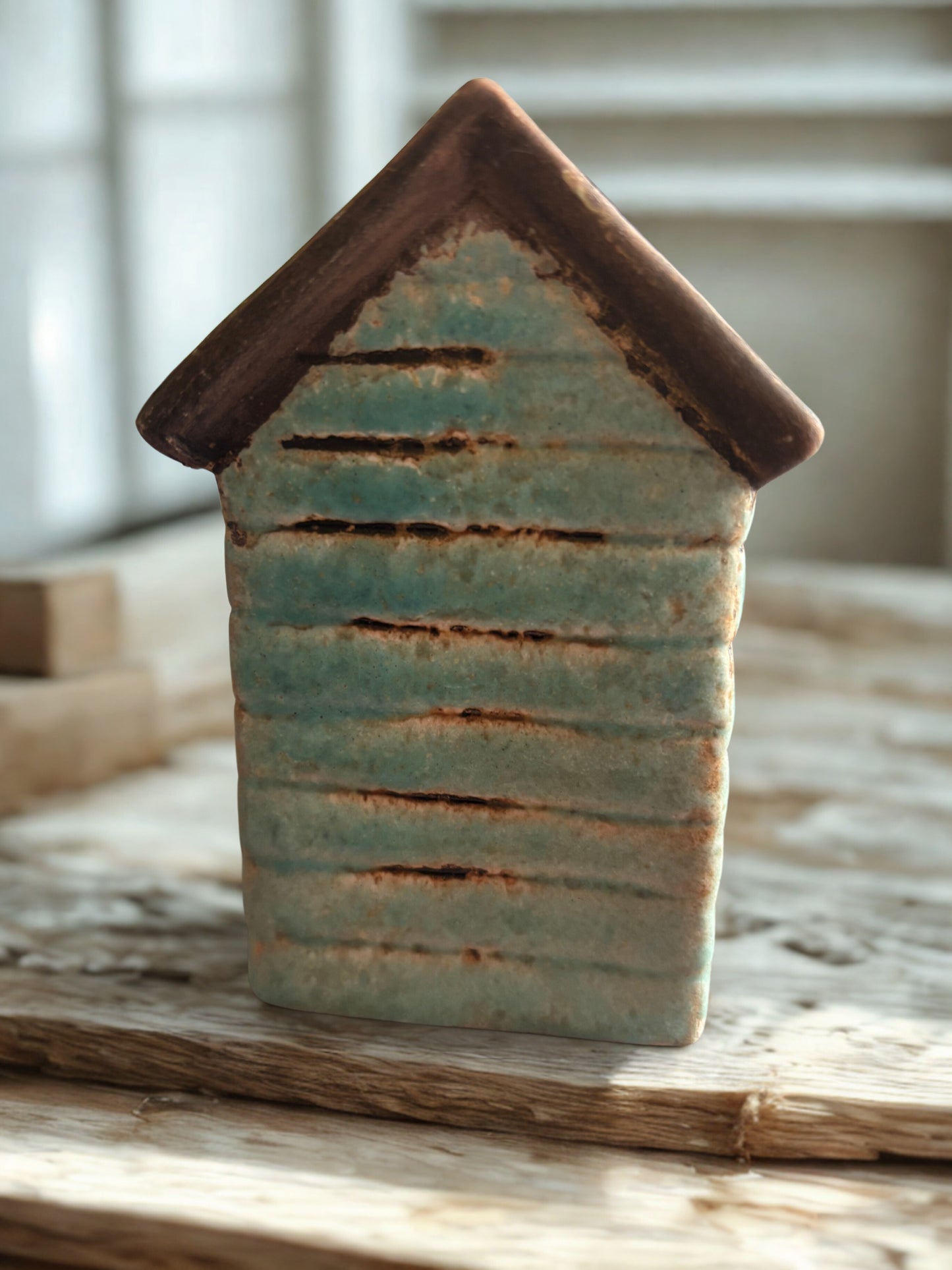 LED Ceramic Beach Hut Lighthouse Ornament – Coastal Home Decor with Light, 11.7 cm