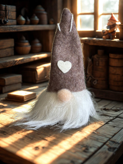 White / Brown Scandinavian Felt Gnome Decorations – Neutral Toned Nordic Christmas Ornaments, 10 cm