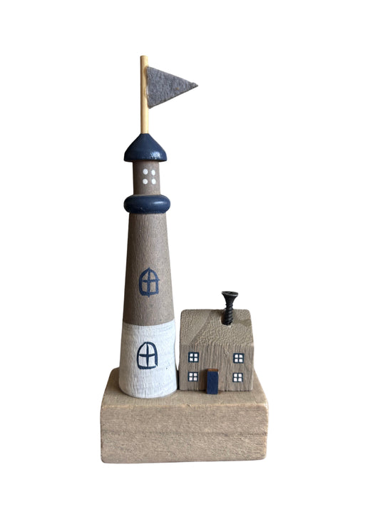 Wooden Lighthouse, Cottage Ornament and House Deco – Nautical Coastal Decor 15cm